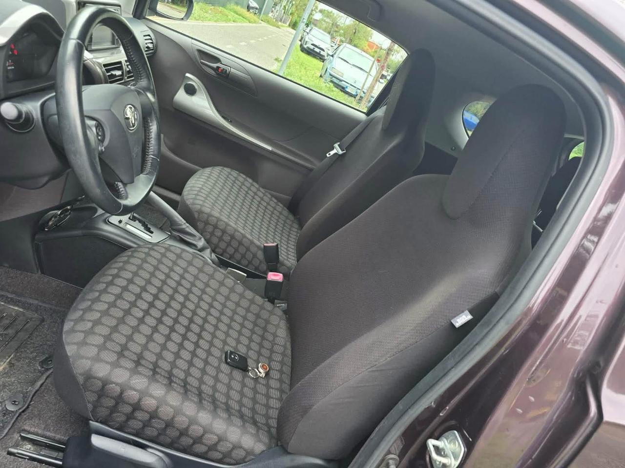 Toyota iQ 1.0 Sol