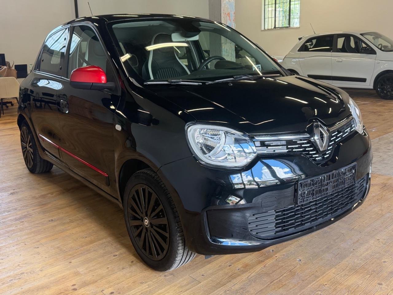Renault Twingo 0.9 93CV AUTOMATICA PELLE NAVIGATORE LED BLACK PACK