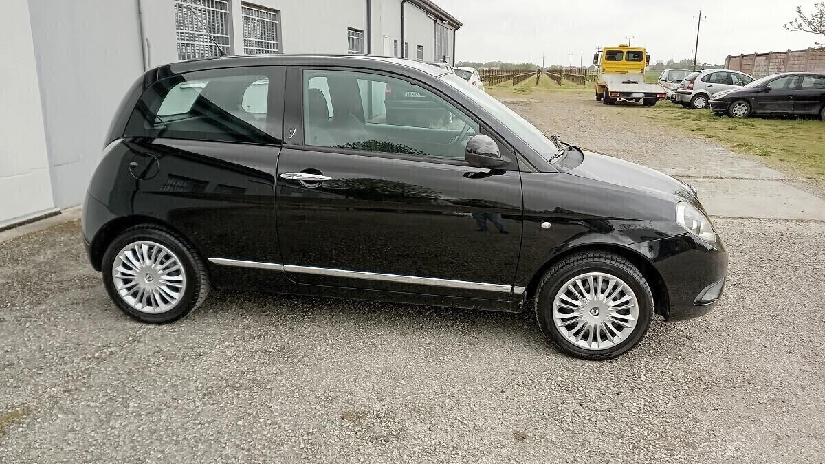 Lancia Ypsilon 1.2 - imp. GPL -
