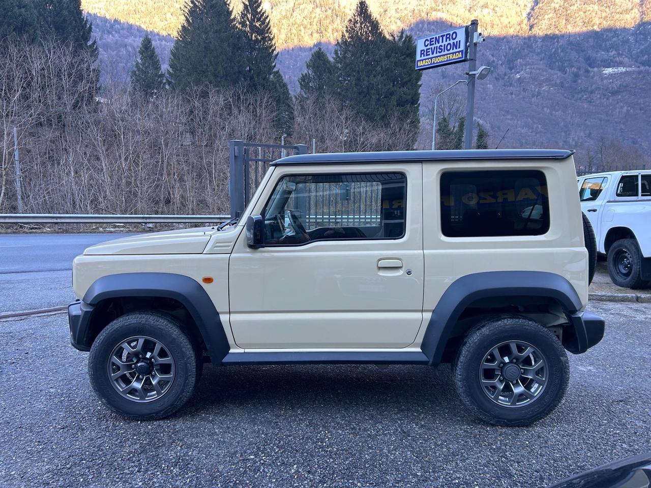 Suzuki Jimny 1.5 5MT Top