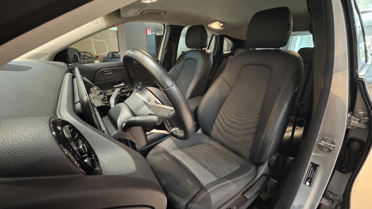 MERCEDES-BENZ GLA 180d Advanced - 2024