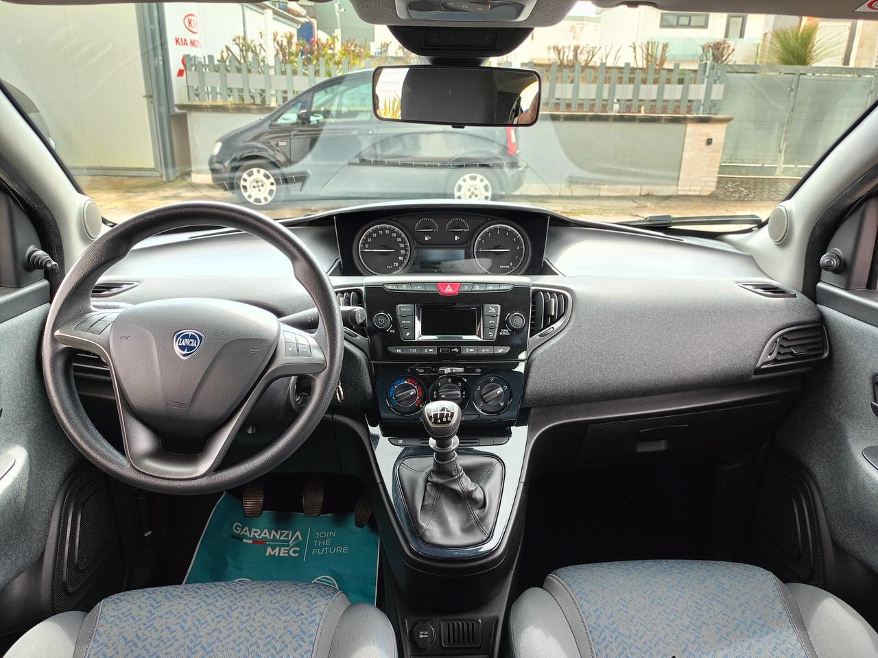 Lancia Ypsilon 1.0 FireFly 5 porte S&S Hybrid Ecochic Silver