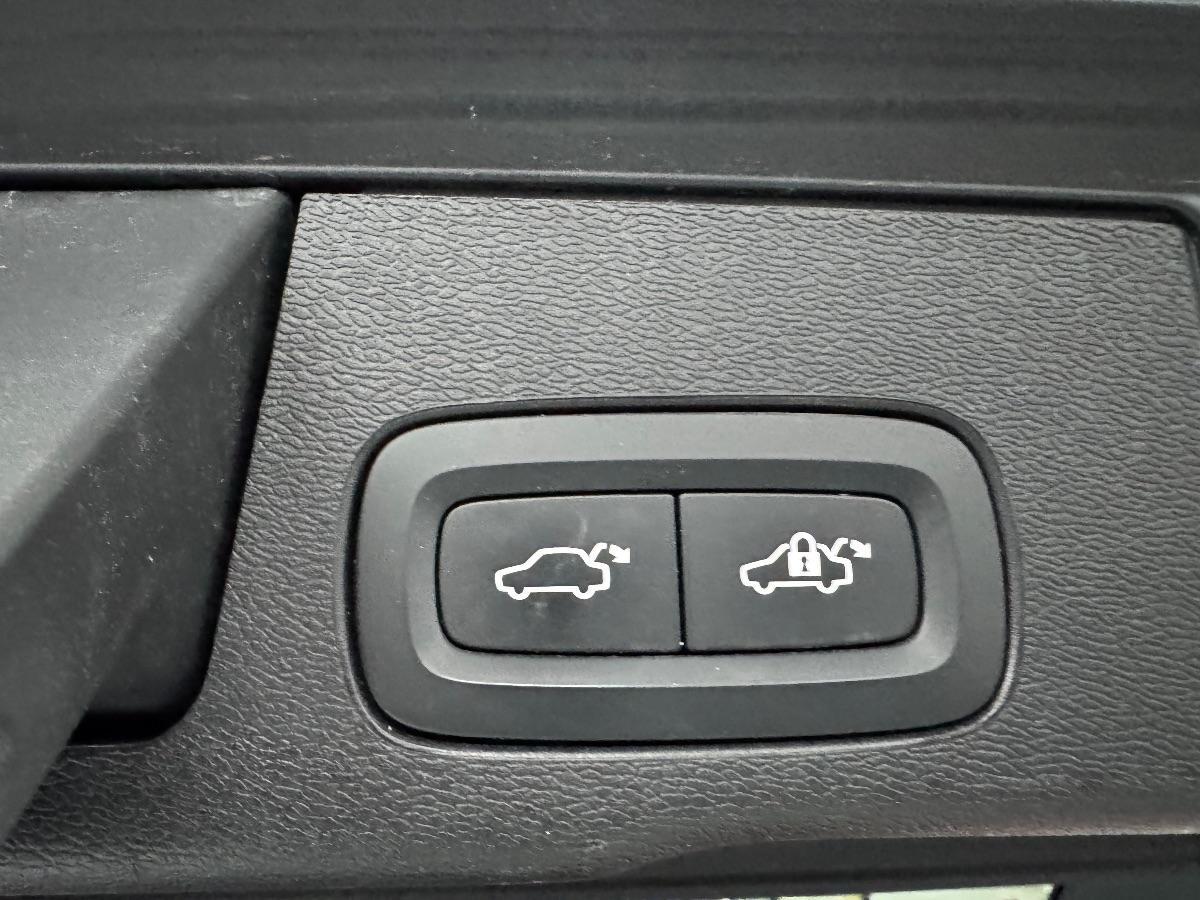 VOLVO XC60 B4 automatico Plus Dark LED/ CARPLAY/ UNICO PROP