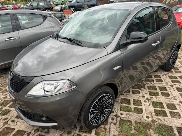 Lancia Ypsilon 1.0cc 70cv Hybrid ORO Km 0 Italiana