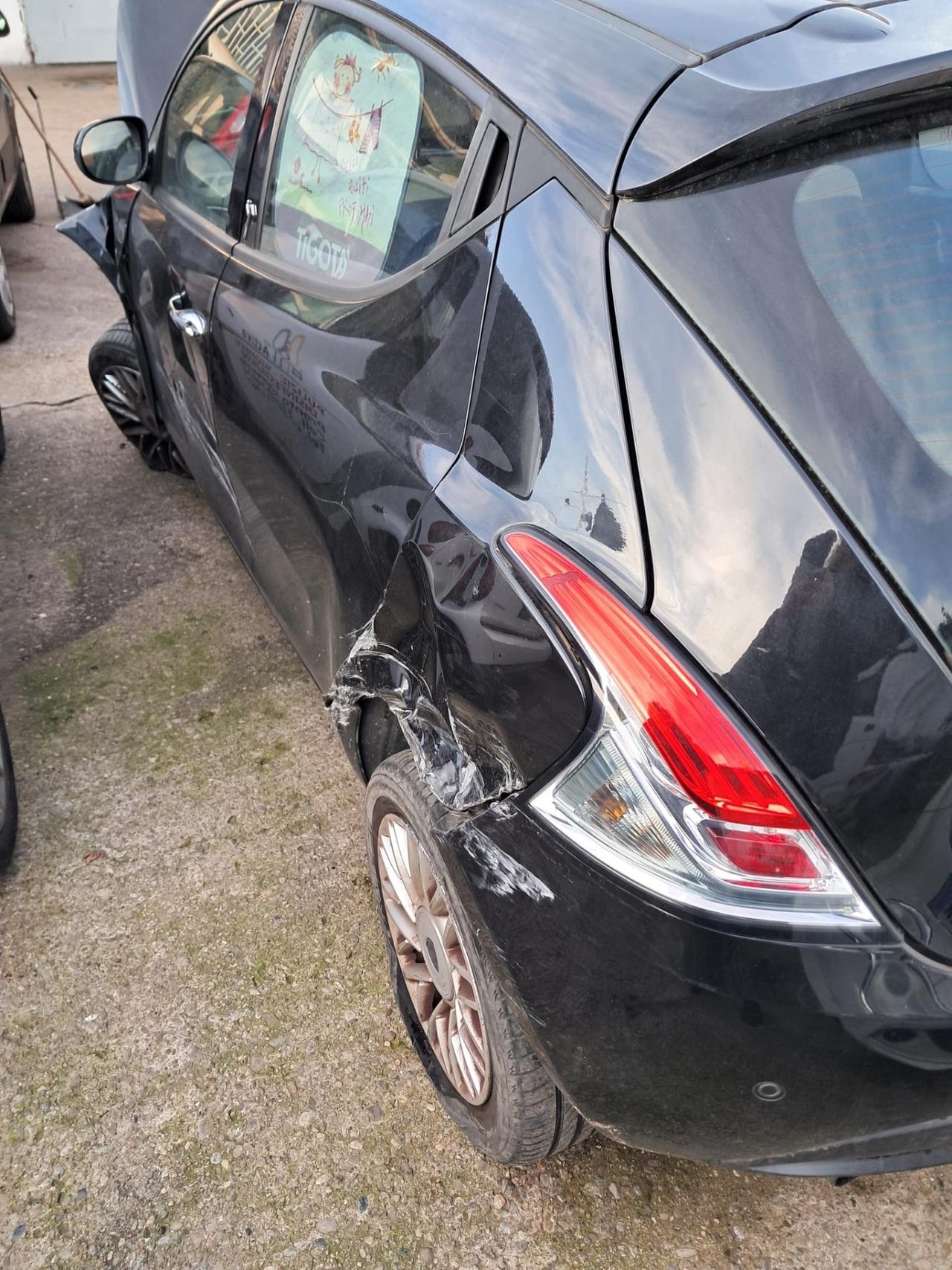Lancia Ypsilon 1.2 GPL 5p Incidentata