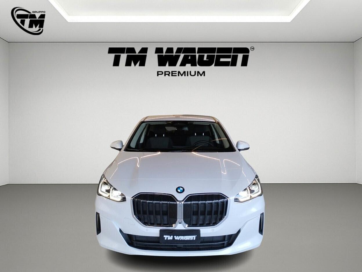 BMW 220 i Active Tourer mhev 48V auto