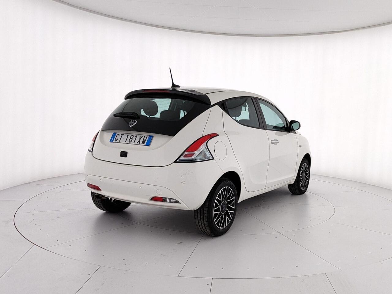 Lancia Ypsilon 1.0 FireFly 5 porte S&S Hybrid Platino