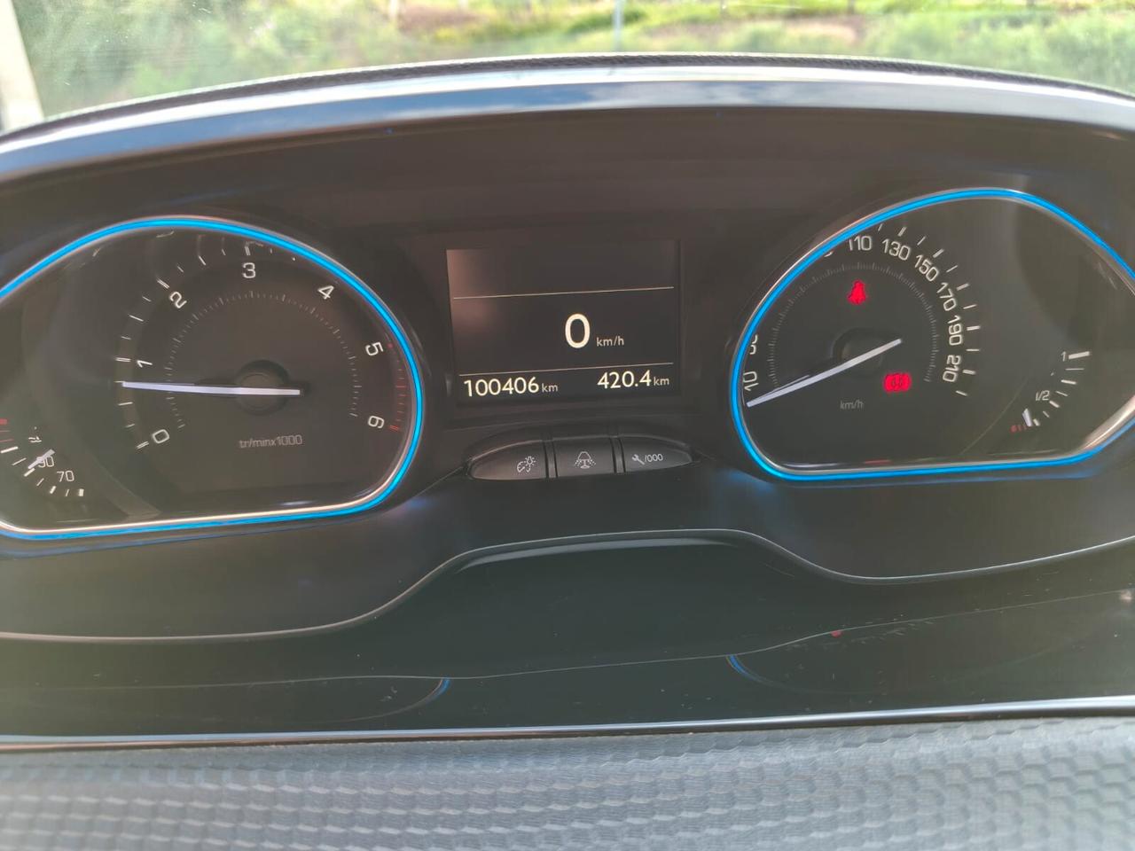 Peugeot 2008 1.6 HDI – Allure - 2014