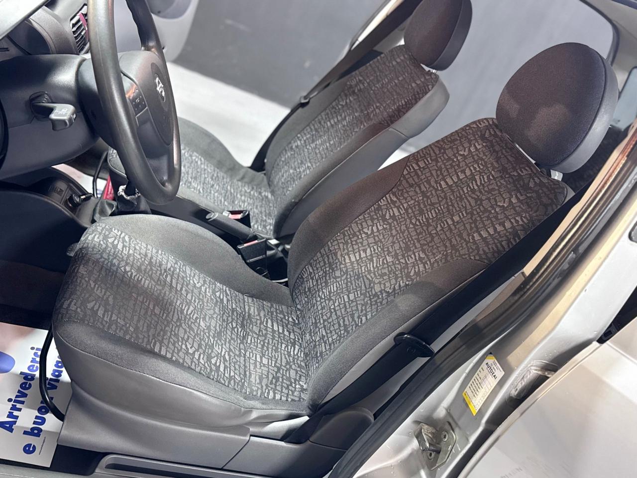 Opel Corsa 1.2i 16V Benzina 75cv 111.000km