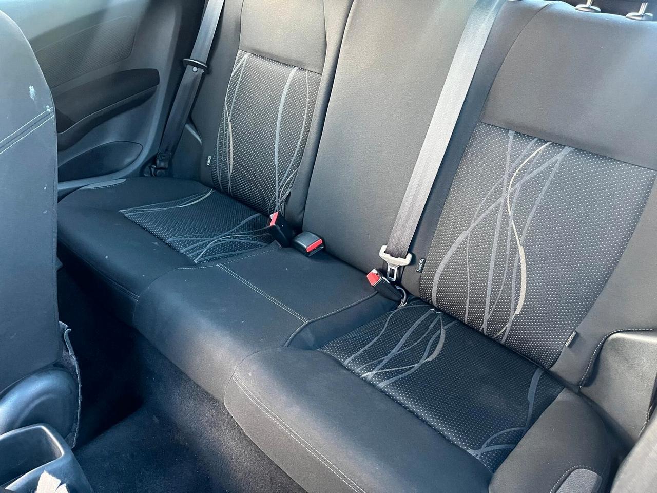 Peugeot 208 1.4 HDi 68 CV 3 porte Allure