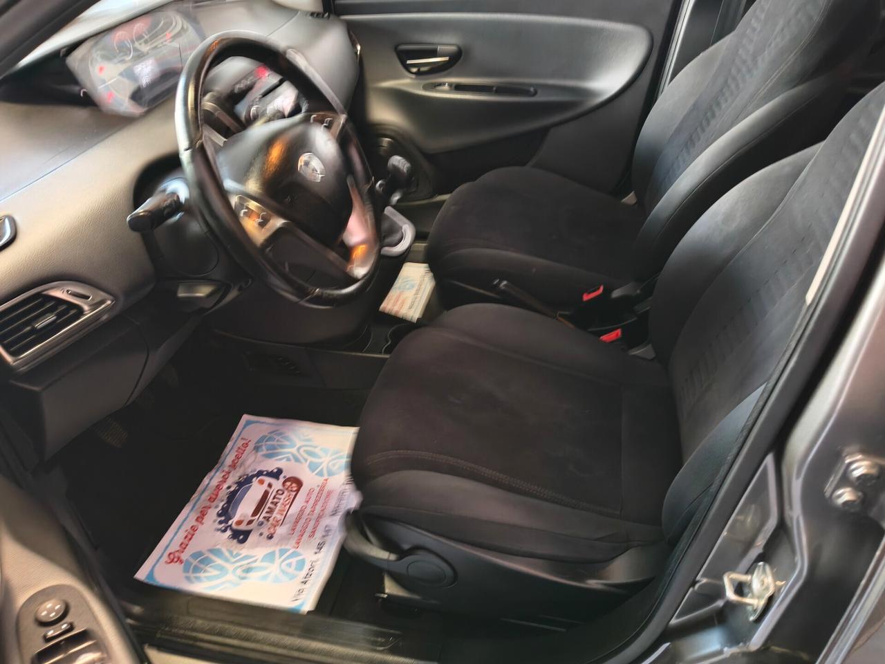 Lancia Ypsilon 5 porte Metano Ecochic Gold