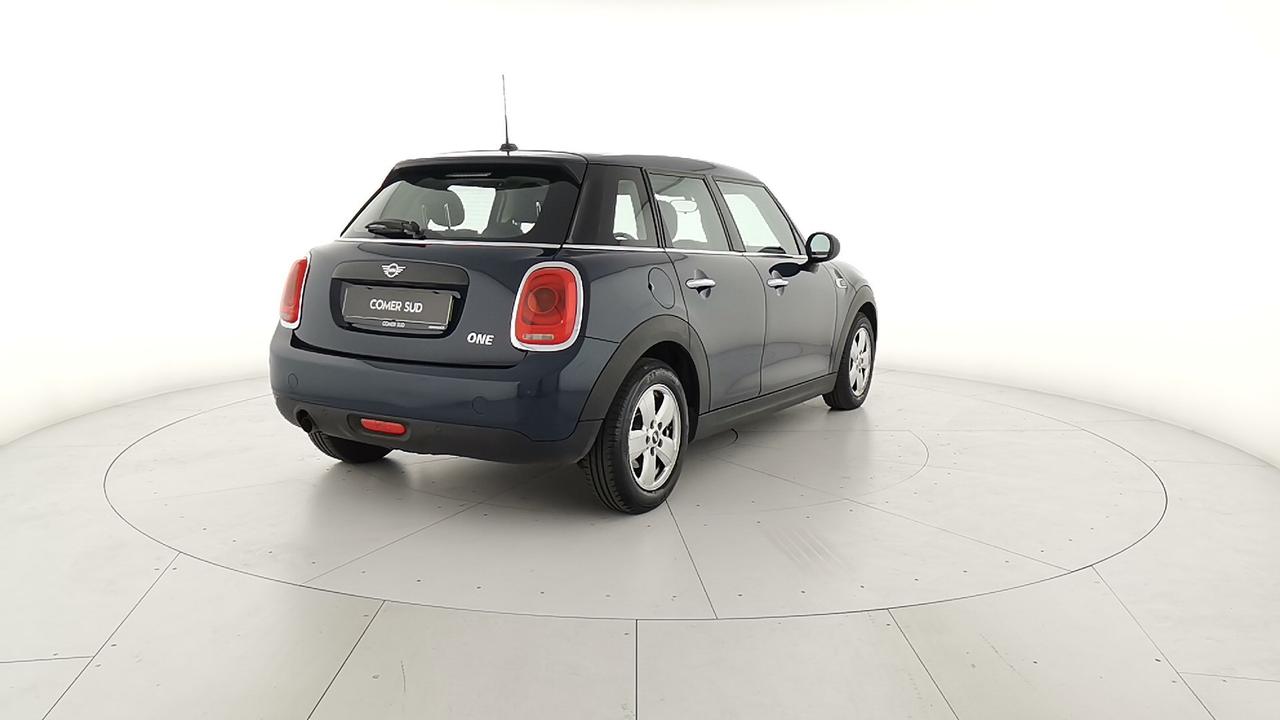 MINI Mini IV F55 2018 5p - Mini 5p 1.5 One Business 102cv auto