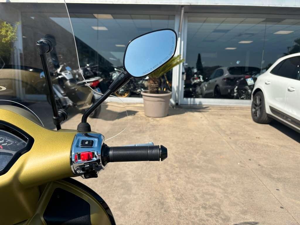 Piaggio Vespa 300 GTS Super 2019 / KM 4.000 Tua a solo 45 Euro al mese