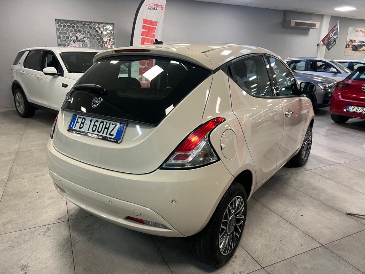 Lancia Ypsilon 0.9 TwinAir 85 CV 5P. Metano Ecochic Opening Ed.