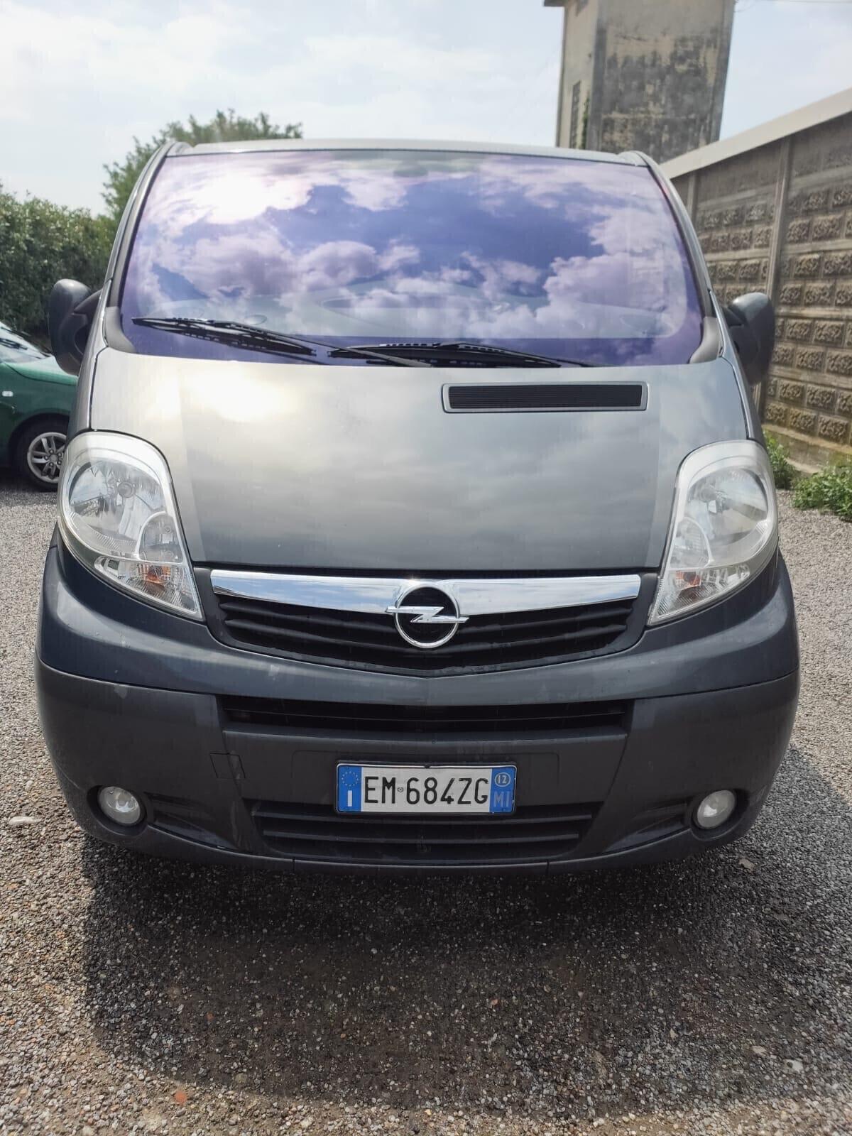 Opel Vivaro Tour Cosmo 9 posti 2012