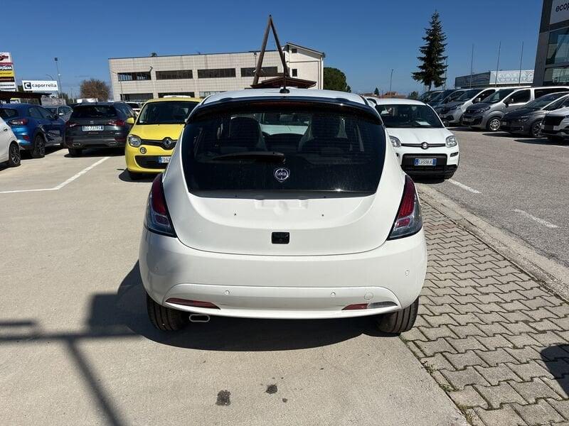 Lancia Ypsilon 1.0 FireFly 5 porte S&S Hybrid Platino