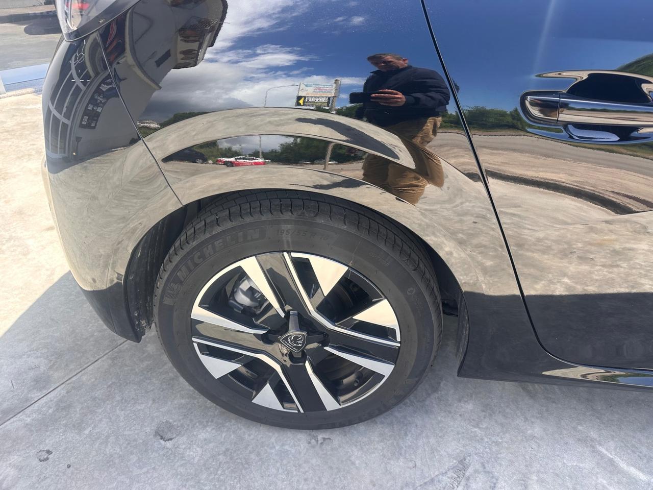 Peugeot 208 PureTech 100 Stop&Start 5 porte Allure
