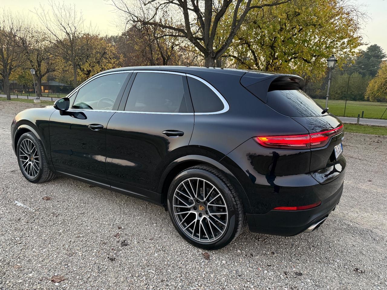 Porsche Cayenne 3.0 V6 - iva 22% compresa in garanzia