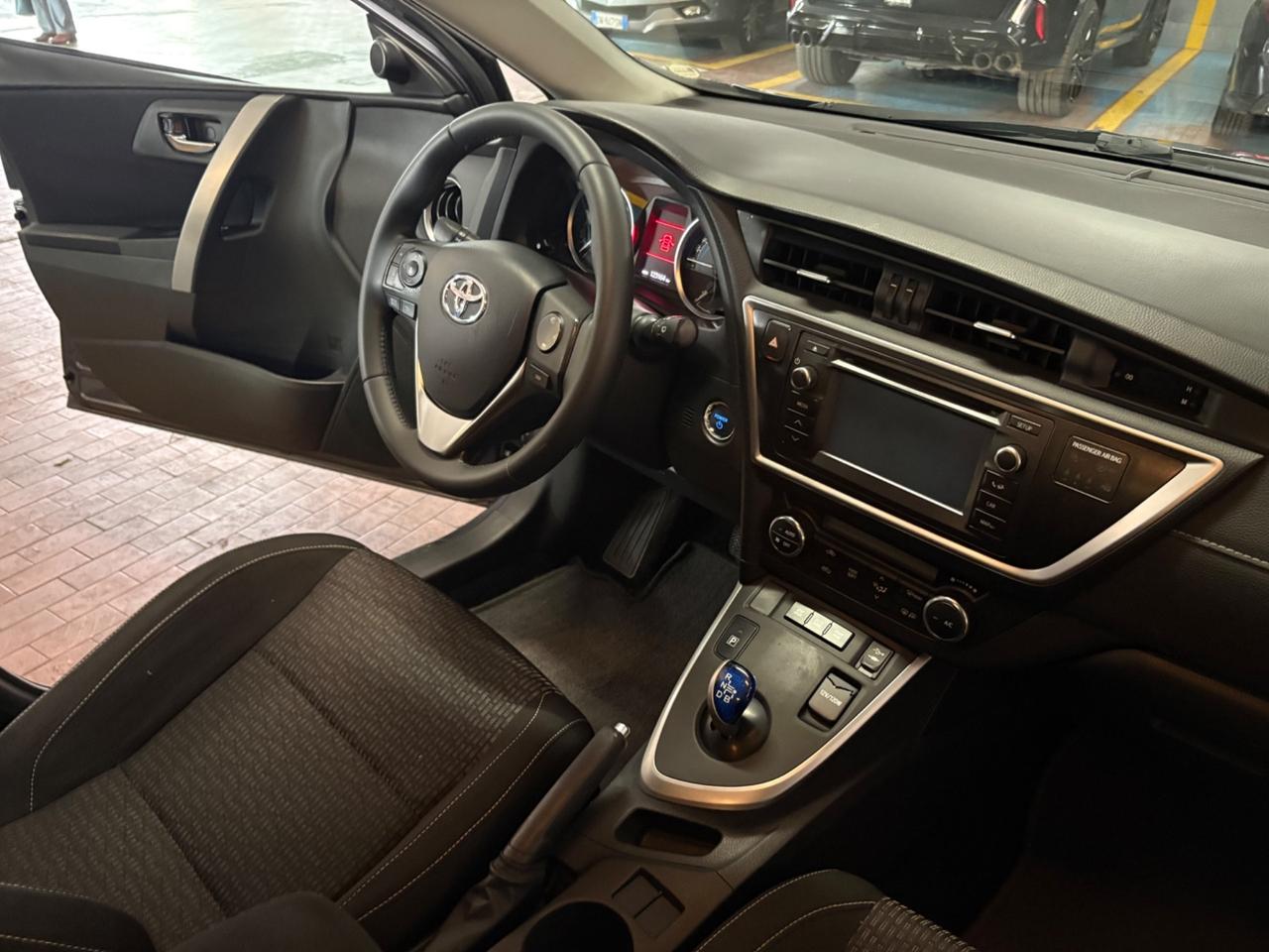 Toyota Auris Touring Sports 1.8 Hybrid Lounge