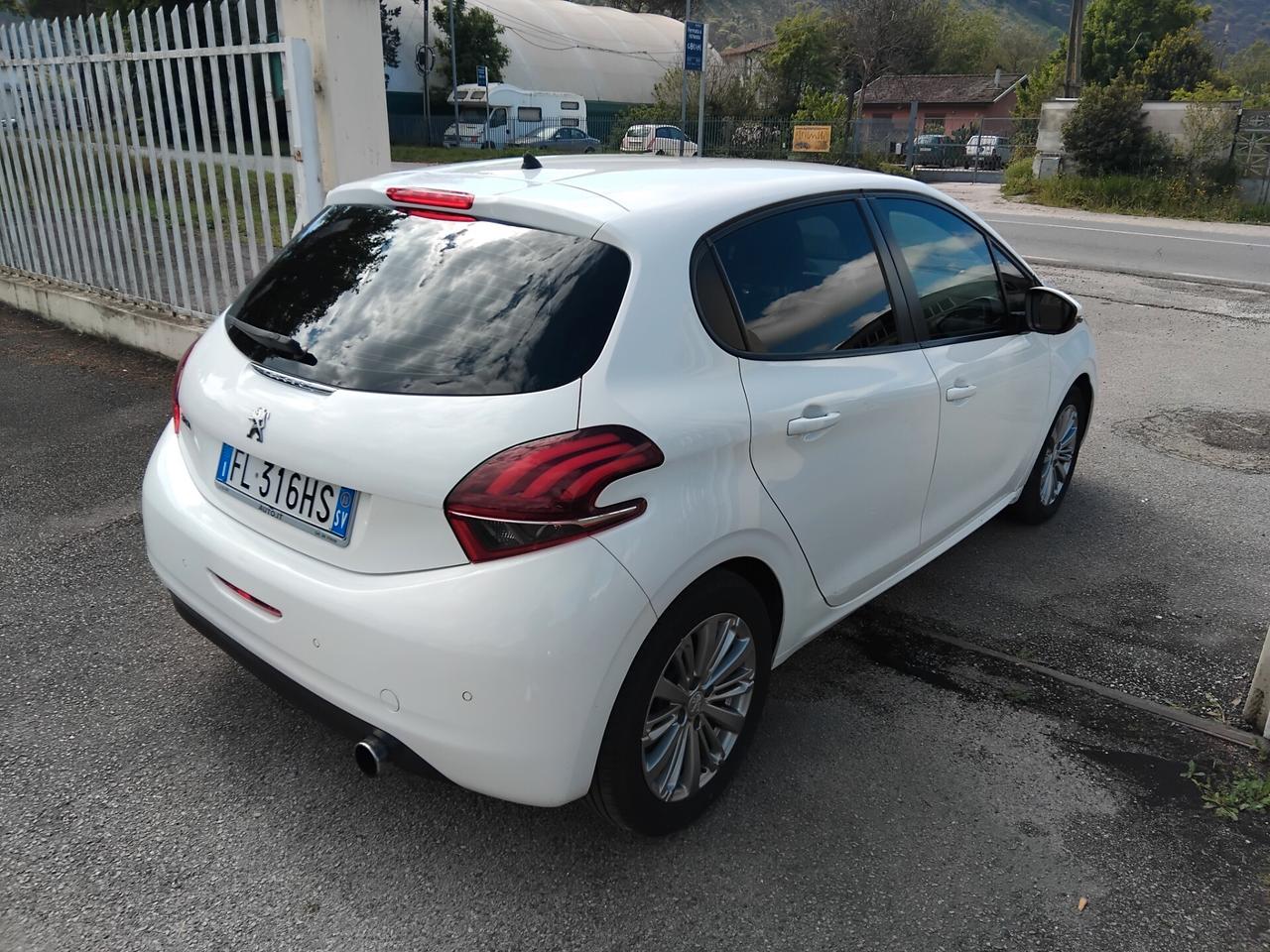 Peugeot 208 Peugeot 208 1.2 allure neo patentati