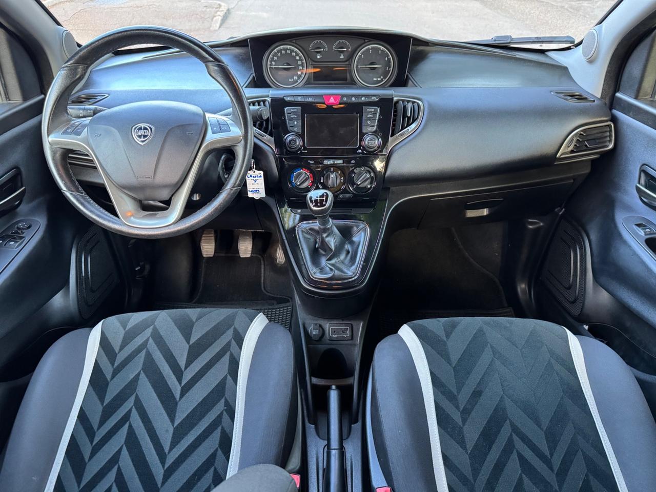 Lancia Ypsilon 1.3 MJT 95 cv neopaten garanzia 12 mesi