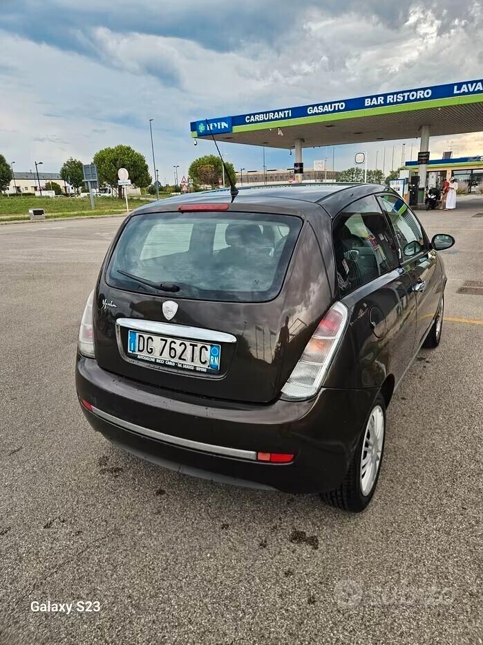 Lancia Ypsilon 1.3 MJT 75 CV Platino