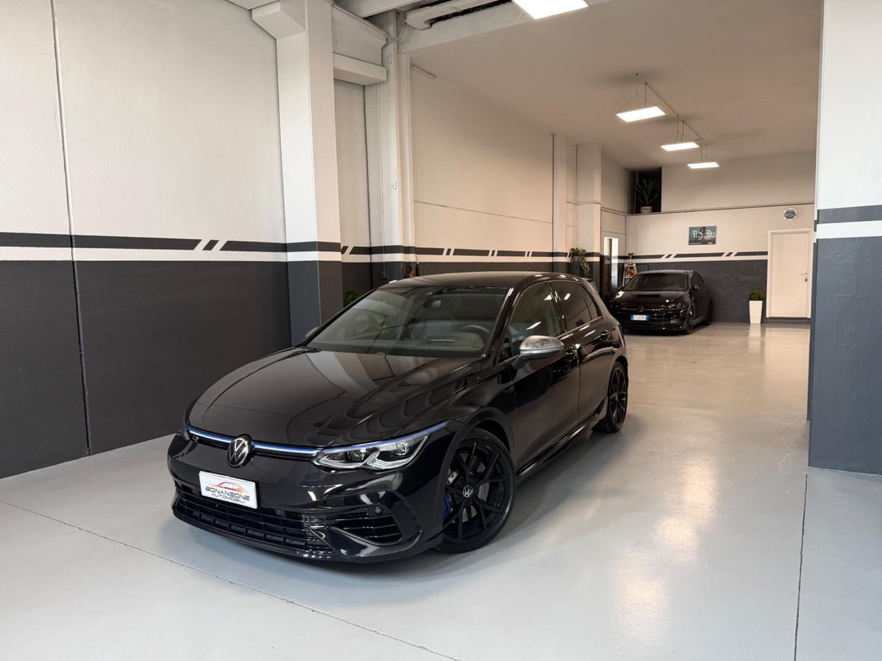 Volkswagen Golf R 4Motion Performance Akrapovic