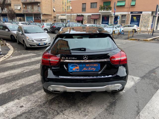 MERCEDES-BENZ GLA 200 d Automatic Premium