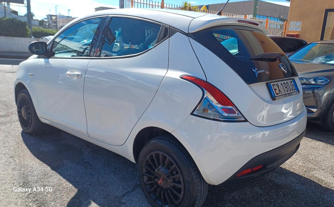 Lancia Ypsilon 85 CV 5 porte Metano Ecochic Gold