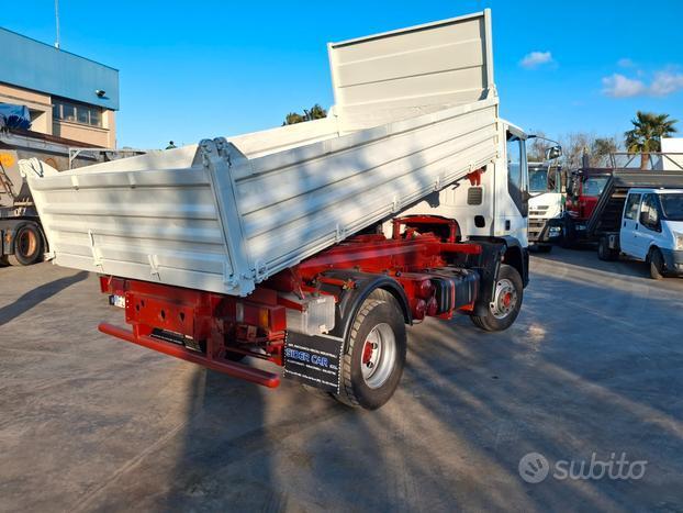 Iveco 120 e 23 ribaltabile trilaterale