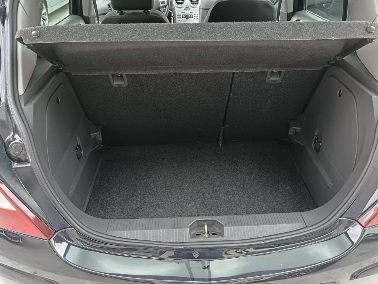 Corsa 5 porte GPL "UNIPROPRIETARIO"
