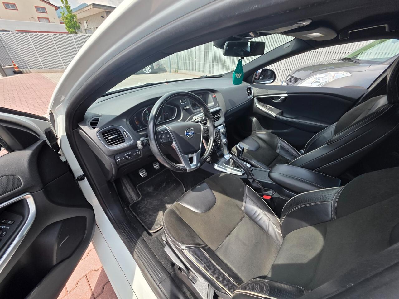 Volvo V40 D2 1.6 R-design Kinetic