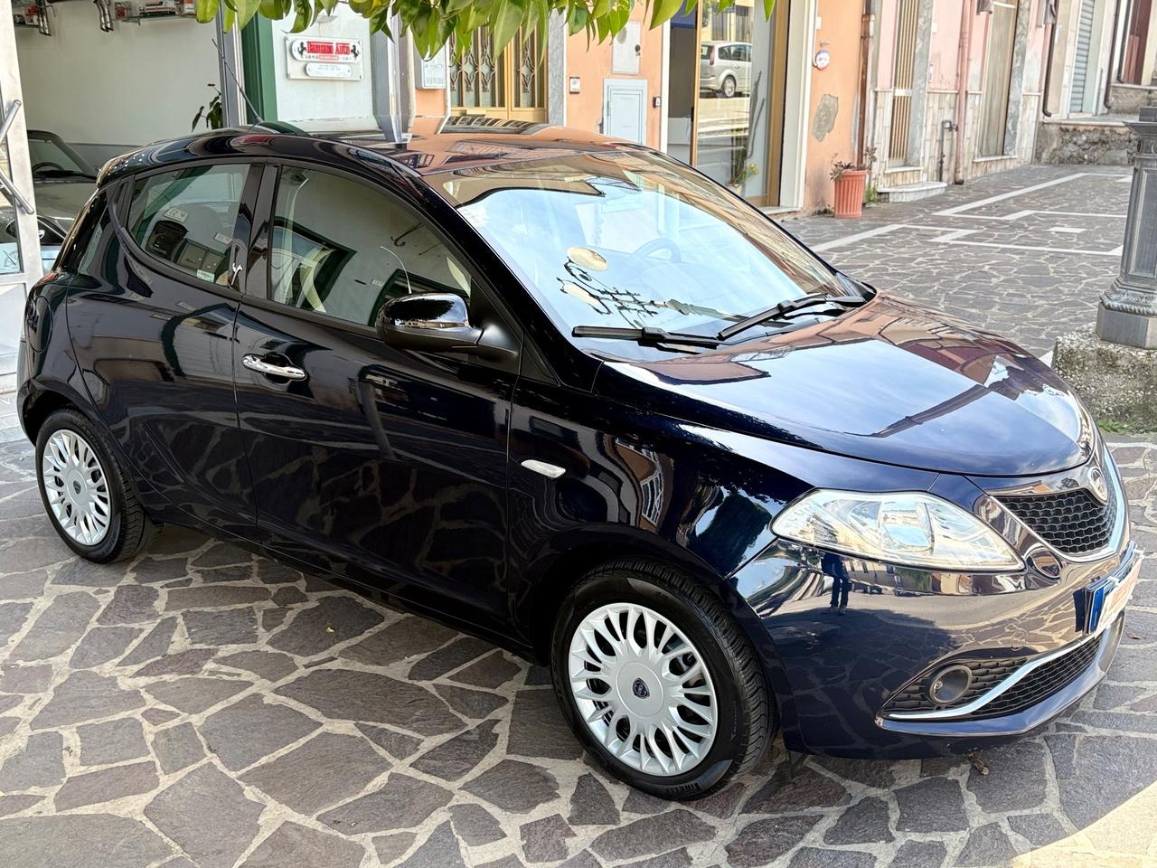 Lancia Ypsilon 1.2 69 CV 5P Gold UCONNECT Blue&Me