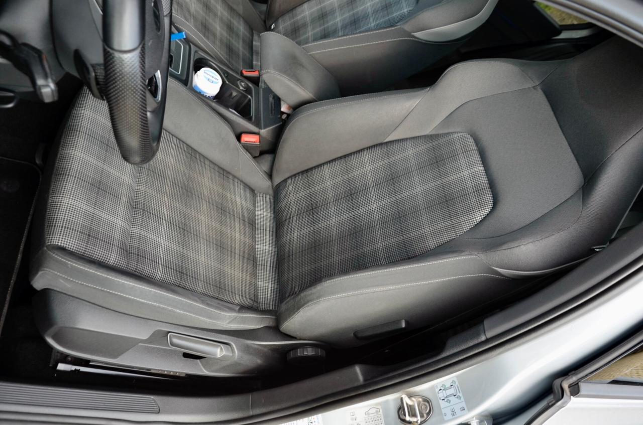 GOLF GTD 2.0 TDI 200cv DSG 5p, UNICOPROPRIETARIO, UFF ITALIANA, EURO 6D, TETTO, IQ LED, 19", PERMUTE