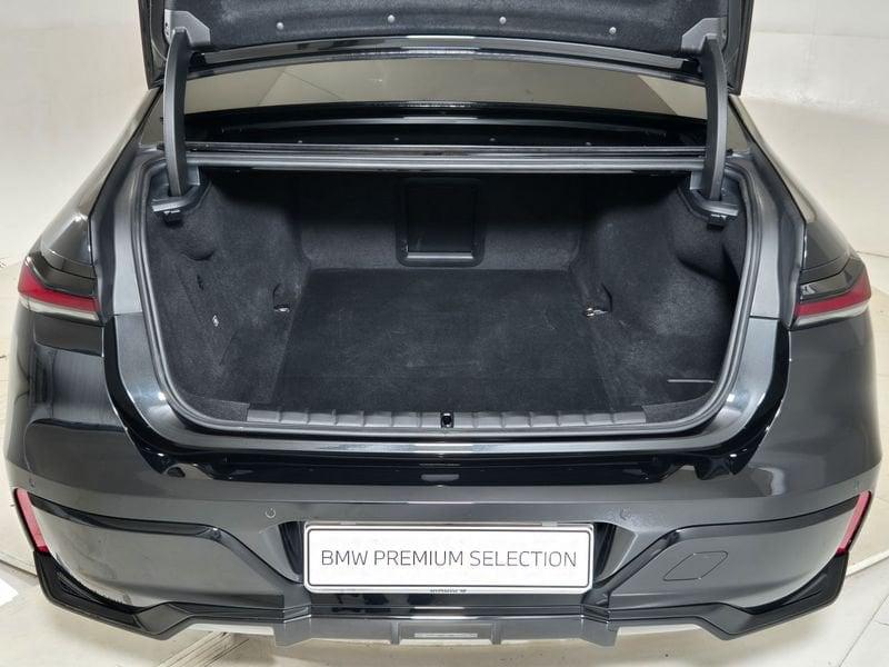 BMW Serie 7 G70 i7 xdrive60 MSport