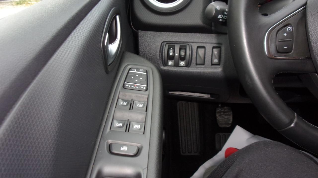 Renault Clio TCe 12V 90 CV 5 porte Moschino Intens