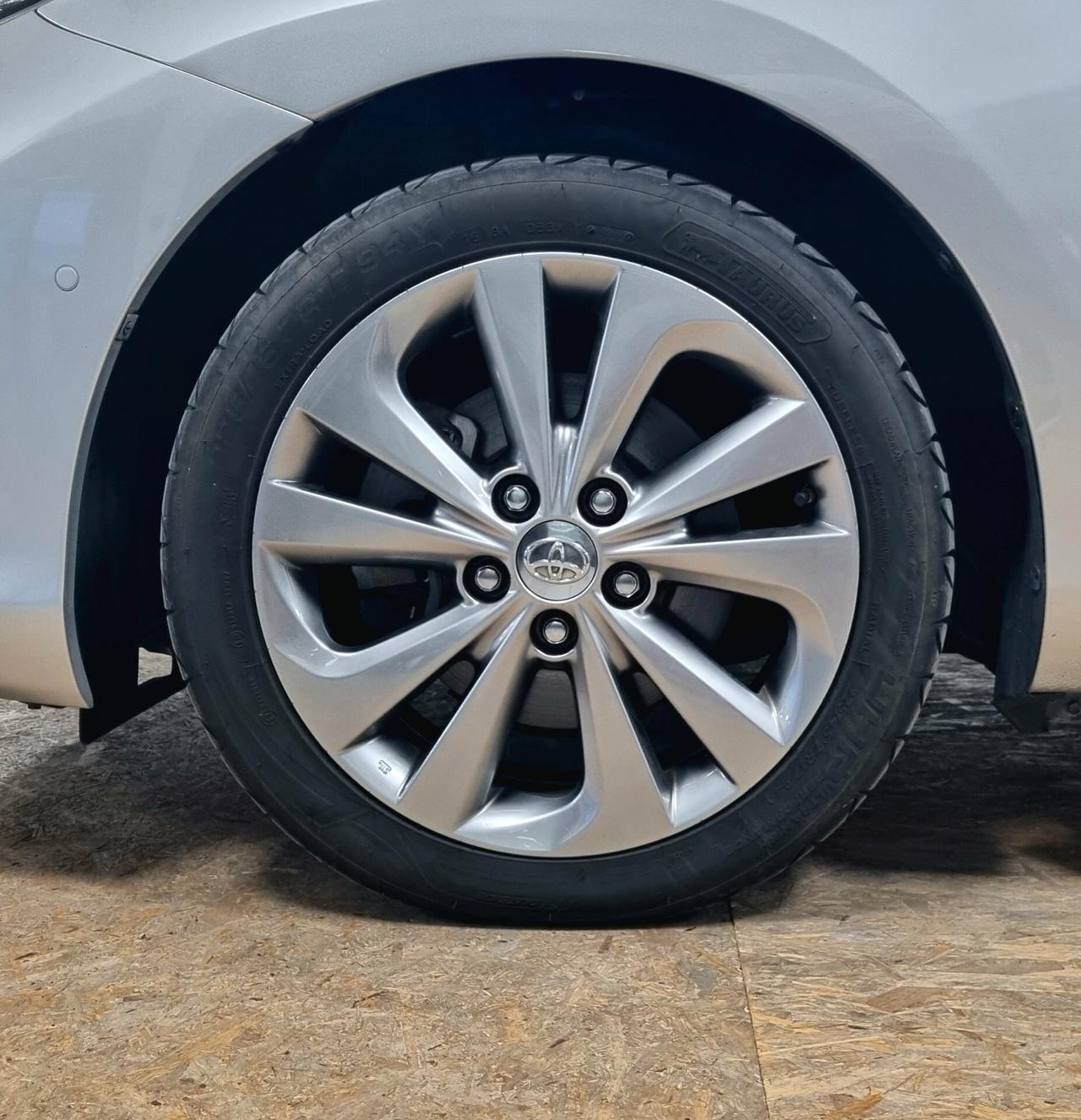 TOYOTA AURIS TOURING SPORTS 1.8 Hybrid LOUNGE