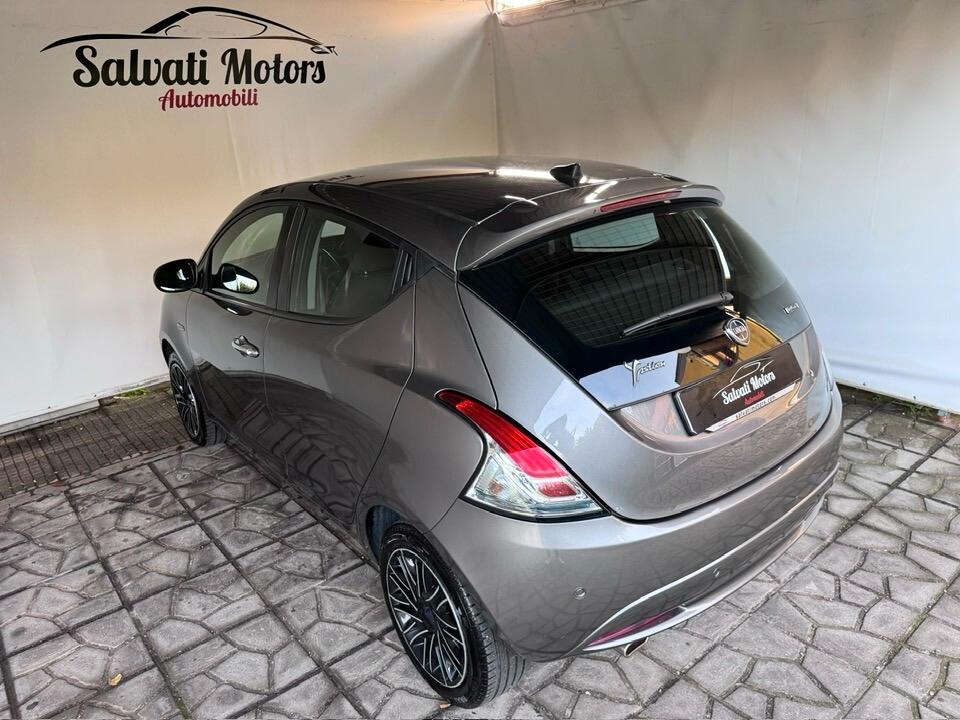 Lancia Ypsilon 1.0 FireFly 5 porte S&S Hybrid Ecochic Gold