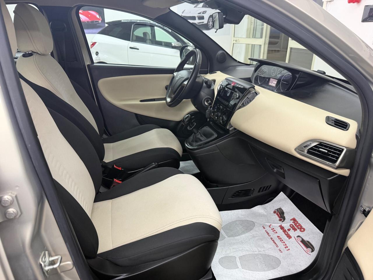 Lancia Ypsilon 1.2 69Cv