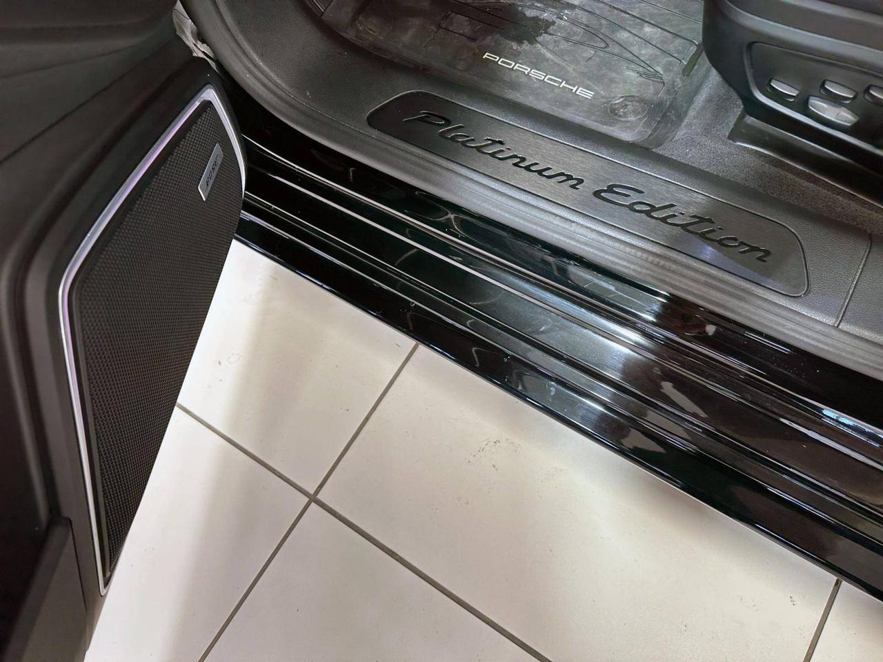 Porsche Panamera Sport Turismo 4 Platinum Edition 330cv