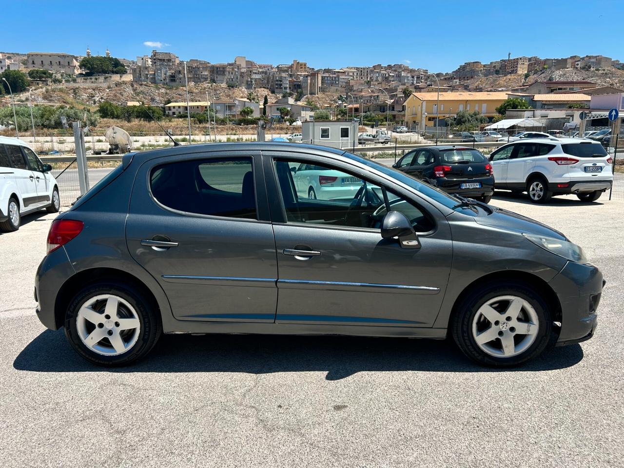 Peugeot 207 1.4 HDi 70CV 5p. Active - 2011