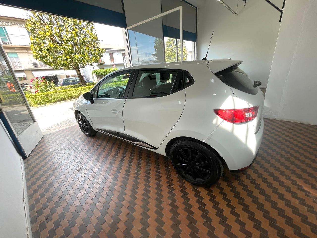 Renault Clio 1.2 75CV GPL 5 porte