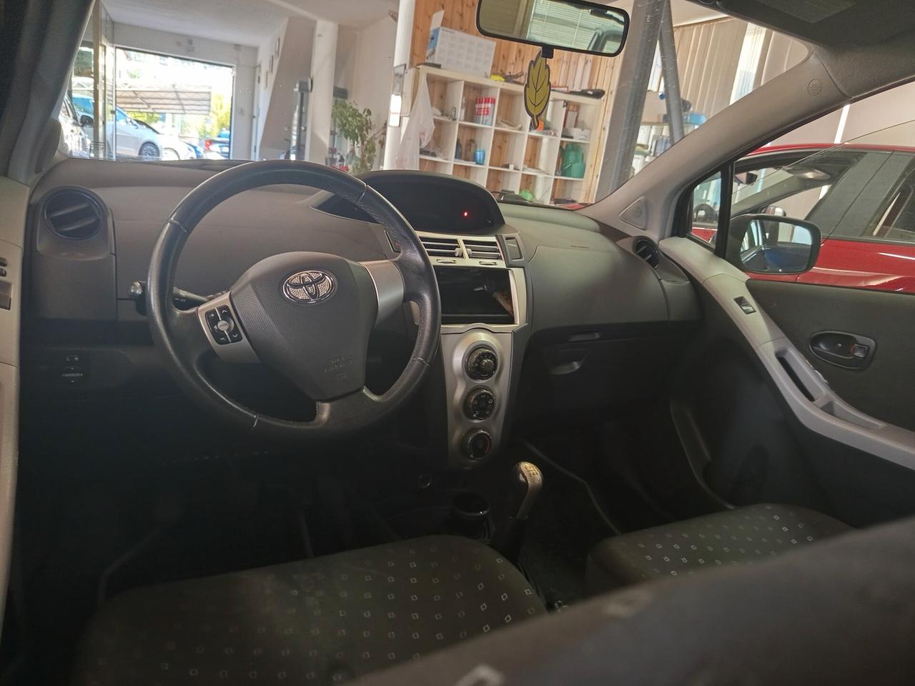 Toyota Yaris 1.0 5 porte, 126 Mila chilometri ok neopatentati