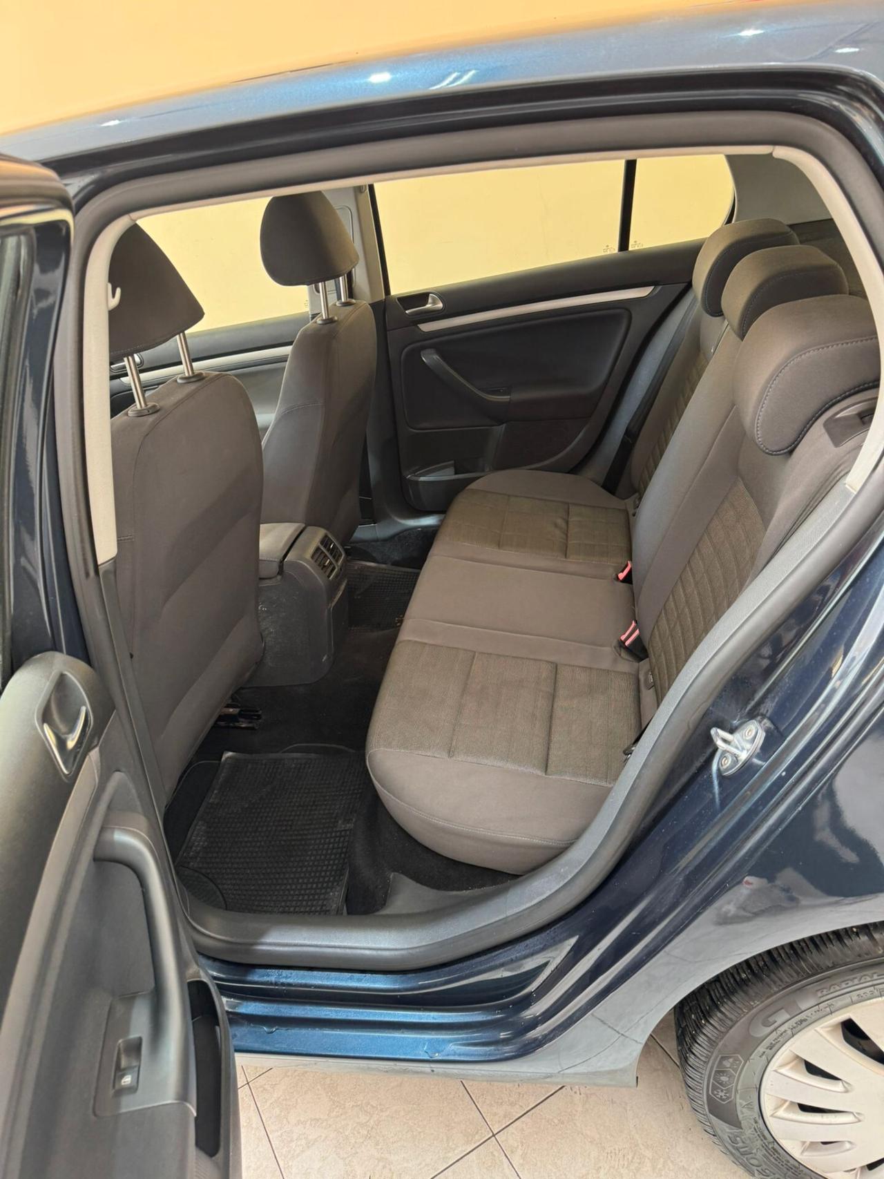 Volkswagen Golf 1.6 16V FSI 5p. Comfortline