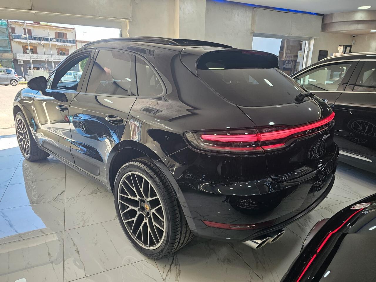 NUOVA PORSCHE MACAN TURBO 2.0 BENZINA 245CV - TETTO PANORAMICO APRIBILE