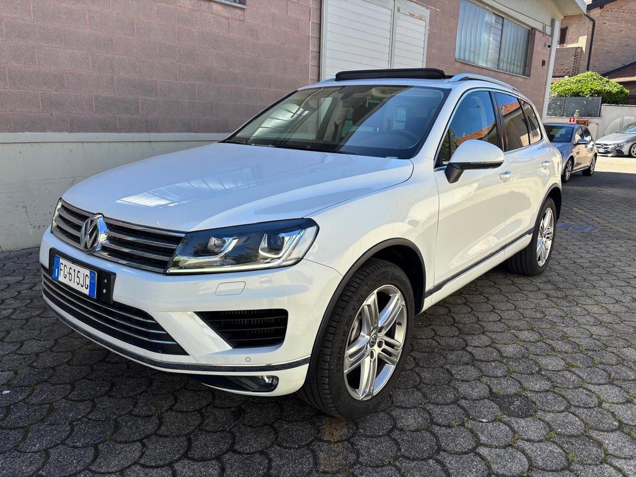 Volkswagen Touareg 3.0 TDI 262 CV R-line*Automatik*Tetto*Pelle