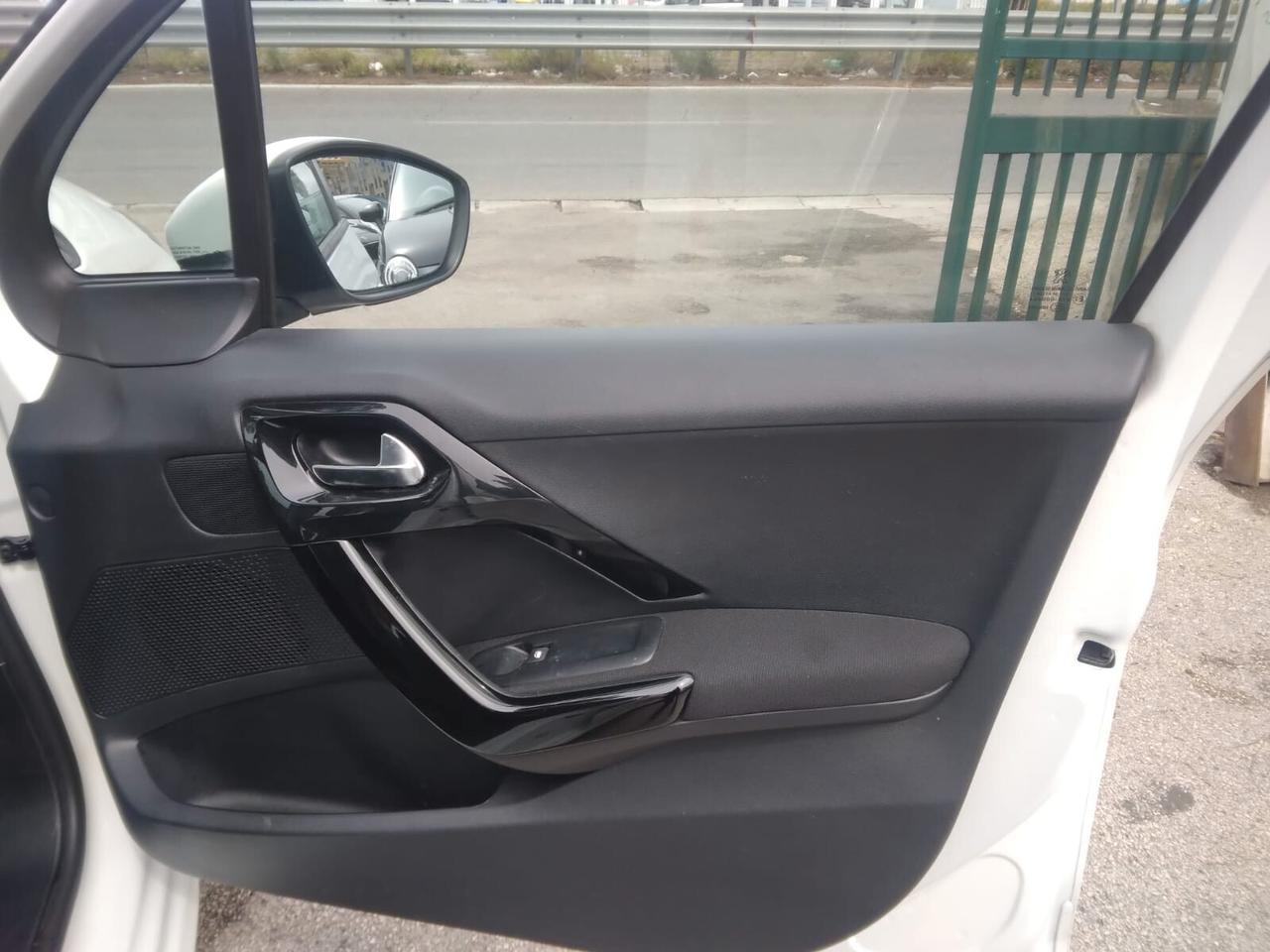 Peugeot 208 1.2 benzina Allure 2015