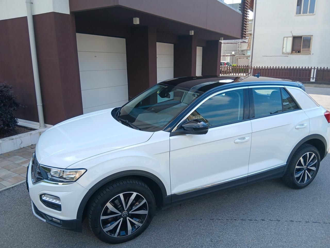 Vw T Roc Style 1.0 Tsi con Teck pack full opt TUA a € 241 mese