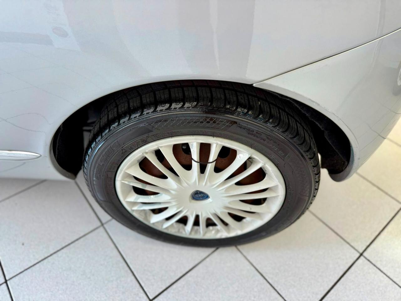 Lancia Ypsilon 1.2 Benzina adatta a neopatentati 2008