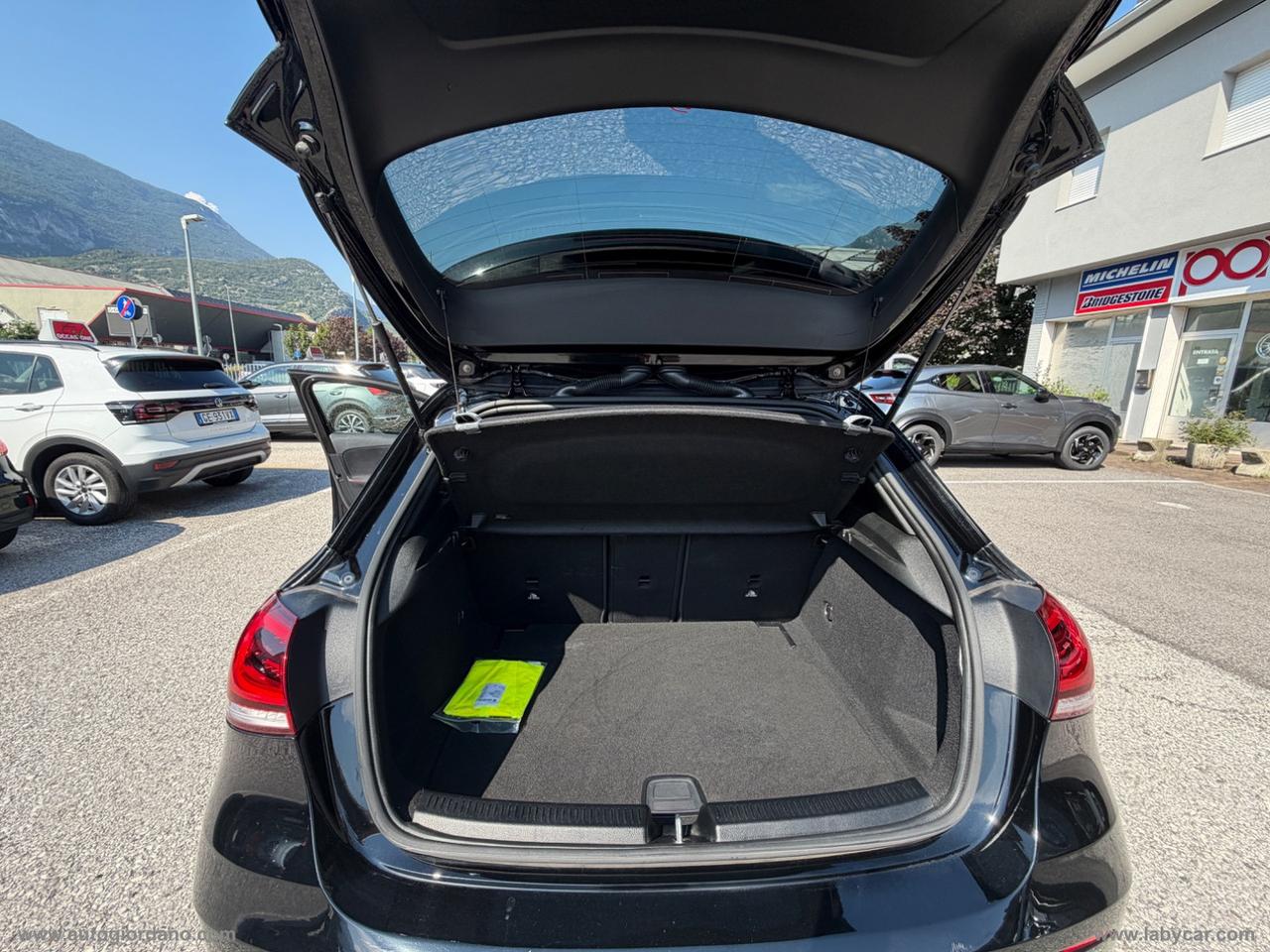MERCEDES-BENZ A 160 Premium AMG LINE